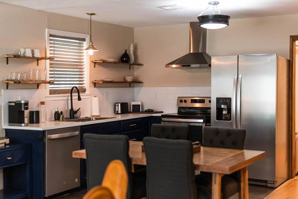 Escape To A Restored 1920S East Waco Bungalow מראה חיצוני תמונה