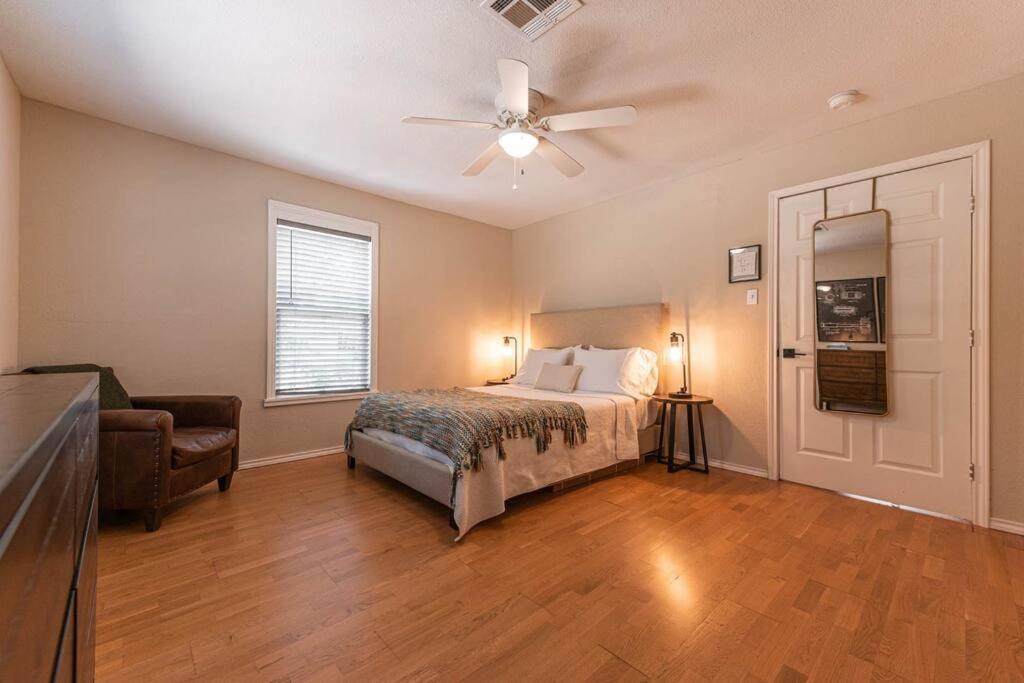 Escape To A Restored 1920S East Waco Bungalow מראה חיצוני תמונה