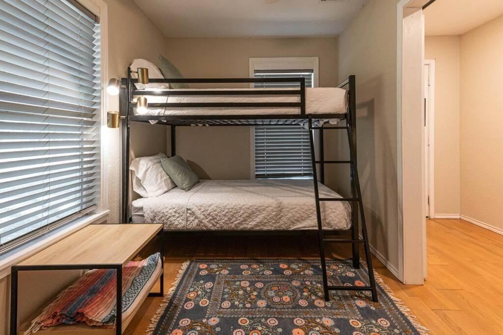 Escape To A Restored 1920S East Waco Bungalow מראה חיצוני תמונה