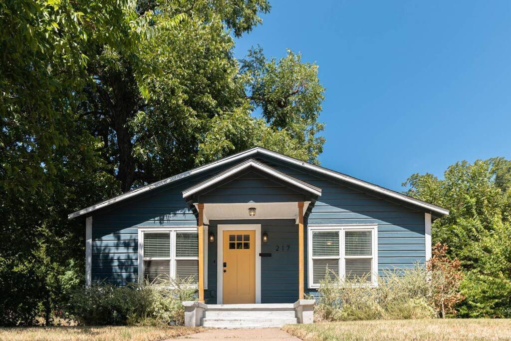 Escape To A Restored 1920S East Waco Bungalow מראה חיצוני תמונה